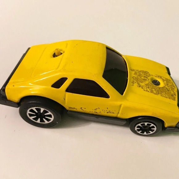 Vintage  Tonka Clutch Poppers Chevrolet Laguna 5 Inch Yellow Car - Picture 9 of 11